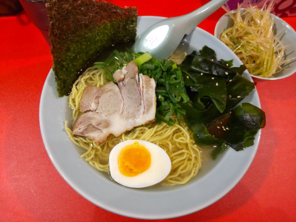 「朝ラーメン＋ネギ(別皿)」@ラーメンショップ○波 武蔵浦和店の写真