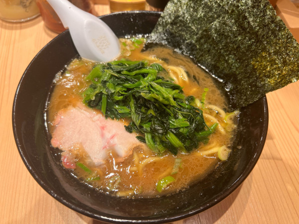 「ラーメン＋ほうれん草」@今野家 大船店の写真