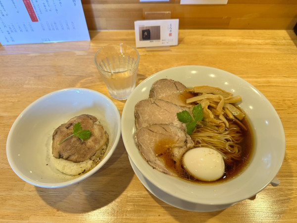 「中華そば全盛金箔入り叶と塩炙りチャーシュー飯」@三八3の写真