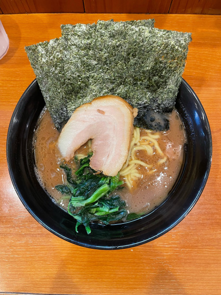 「ラーメン並(900円)」@家系らーめん押忍の写真
