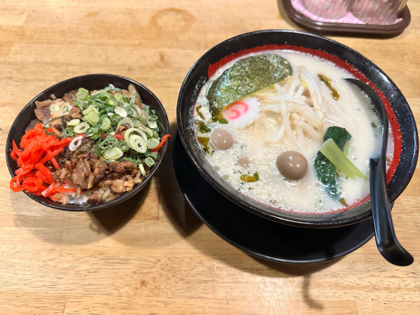 「豊橋ラーメンとチャー丼」@ラーメン四天王 豊橋店の写真