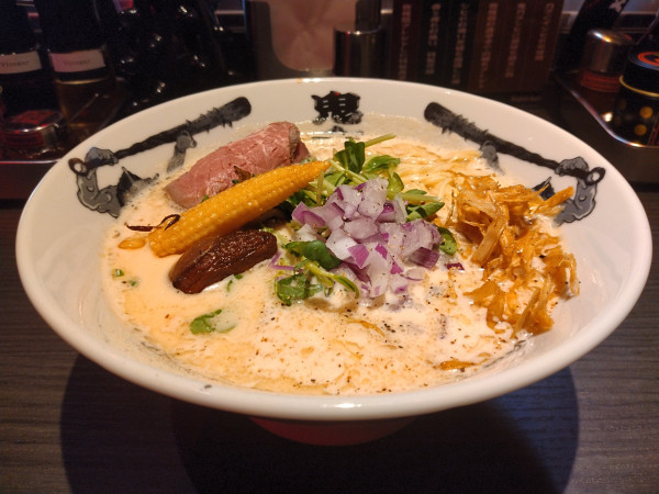 「牛骨らー麺」@鬼金棒 Labの写真