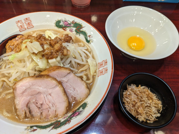 「ラーメン（ミニ）＋生卵＋オマケB」@ぶっ豚 下北沢店の写真
