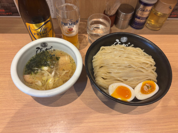 「サッポロプレミアムモルツ中瓶〜塩玉つけ麺大盛」@ひるがおの写真