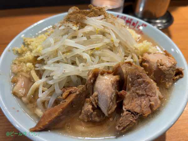 「ラーメン大(1350円)ニンニクショウガギョフン」@メガガンジャ JR川越駅店の写真