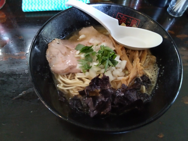 「アントニオにぼしらーめん塩」@濃麺 海月の写真