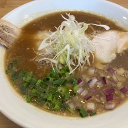 濃厚鶏醤油白湯