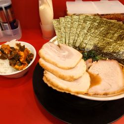 ラーメン  煮豚  海苔  ライス✖️3  硬め多め