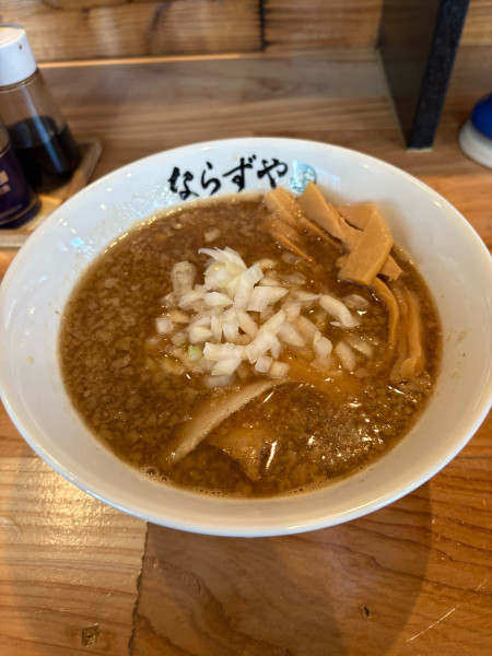 「背脂煮干」@らぁ麺 ならずやの写真