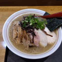 特製濃厚豚骨らーめん（細麺140ｇ）1280円