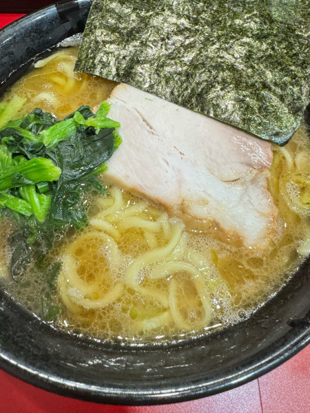 「ラーメン並900円」@杉田家 千葉駅前店の写真
