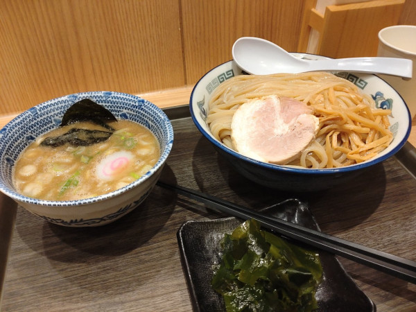 「つけめん大盛＋わかめ」@舎鈴 カインズスーパーセンター上里本庄の写真