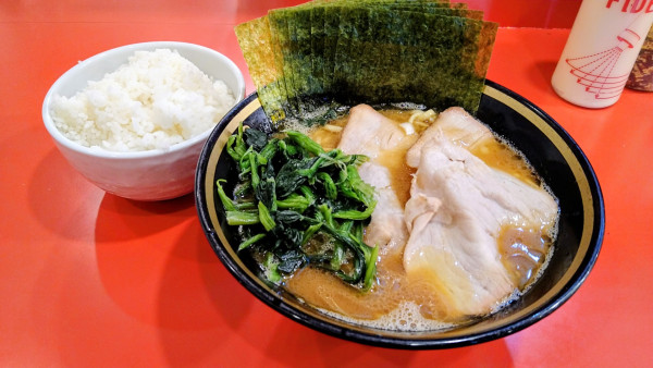「ラーメン(味濃いめ･麺硬め)+海苔･ライス(サービス)」@横濱家系ラーメン 川島家の写真