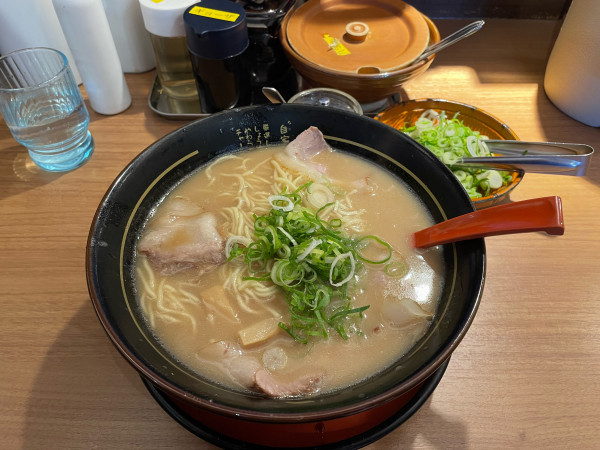 「特製ラーメンセット1,230円（半チャーハン）ネギおろしニンニク」@豚旨 うま屋ラーメン 小牧店の写真