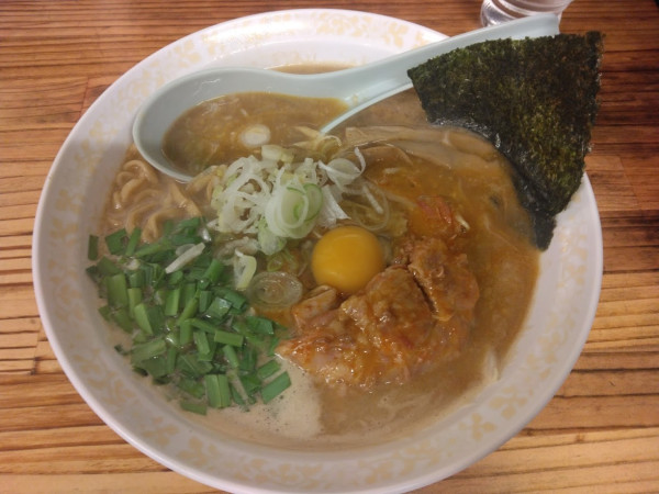 「ホルモン中華900円」@ラーメン 詠多の写真