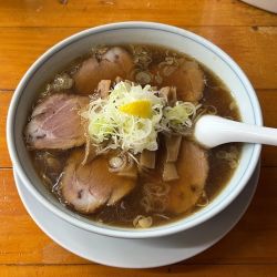 チャーシュー麺（麺少な目→ワンタンに変更）薬味多め