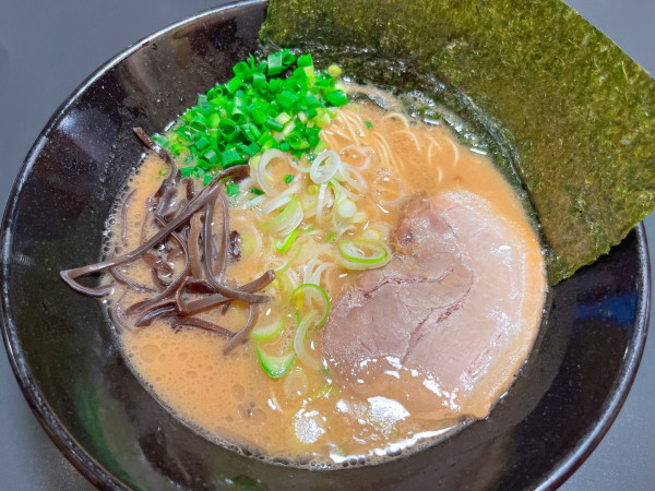 「茨城豚骨　まる　ノーマル（960円）」@茨城豚骨 とんこつ家 高菜の写真