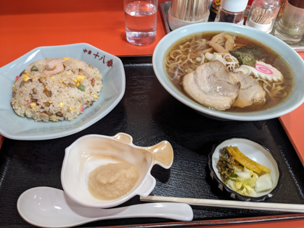 「Aセット（ラーメン+半チャーハン）+チャーシュー+ニンニク」@中華 十八番の写真