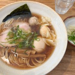 味玉そば(黒)+肉・海老ワンタン(各1ケ)+ 肉ワンタン1ケ