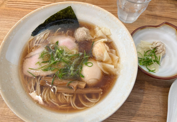 「味玉そば(黒)+肉・海老ワンタン(各1ケ)+ 肉ワンタン1ケ」@DURAMENTEIの写真