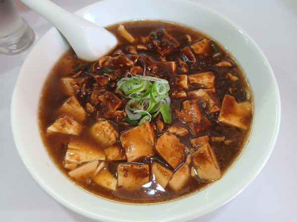 「マーボーラーメン 700円（餃子３個）」@中華料理 金来の写真