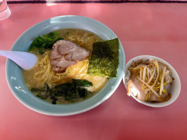 「ラーメン700円・半セットライス250円」@ラーメンショップ 臼井店の写真