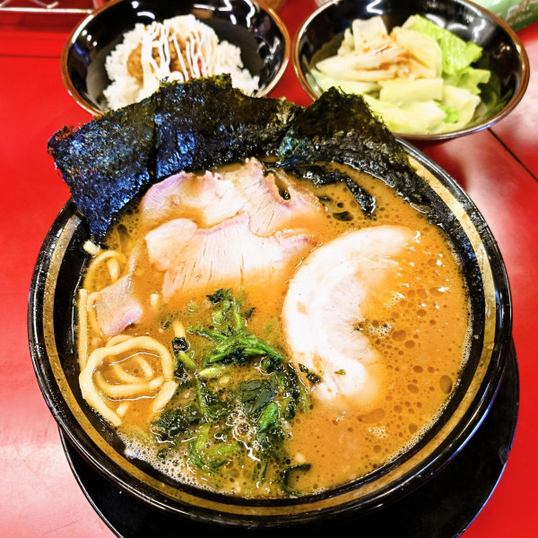 「ラーメン＋チャーシューバラ＋キャベツ＋半ライス」@柏 王道家の写真
