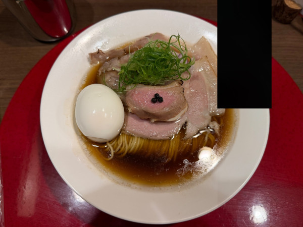 「鴨とカシスの醤油ラーメン」@RaMen TOMO TOKYOの写真