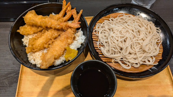 「満腹上天丼セット（海老天おまけ）」@小諸そば 水道橋店の写真