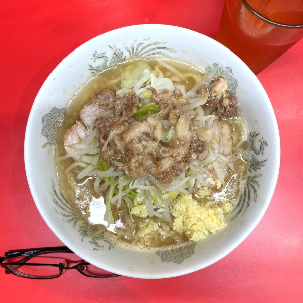 「小ラーメン（麺1/3・ヤサイ少なめ・ニンニク・アブラ）」@ラーメン二郎 朝倉街道駅前店の写真