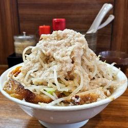 まるそば 大盛り 厚切り豚2枚とゆで卵