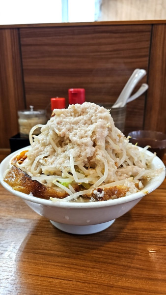 「まるそば 大盛り 厚切り豚2枚とゆで卵」@麺家ひまりの写真