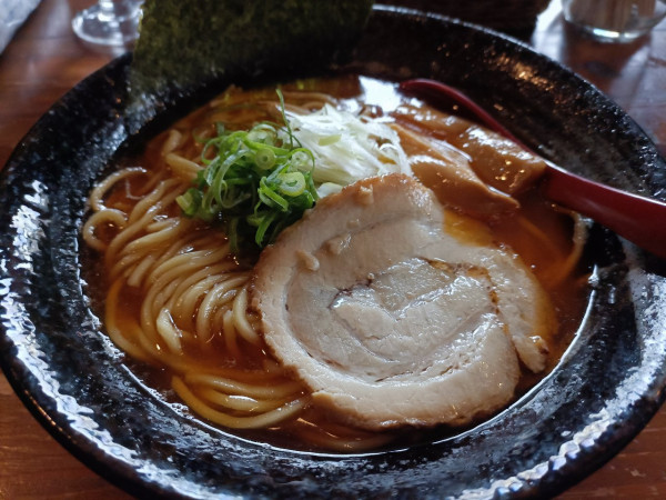 「辛い鯵節白湯」@RAMEN SHELTERの写真