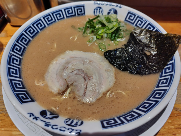 「ラーメン　：バリカタ　＋替玉：粉おとし」@御天 井草本店の写真