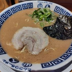 ラーメン　：バリカタ　＋替玉：粉おとし