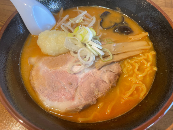 「濃厚味噌ラーメン：900円＋ニンニク：100円」@麺処 れんがの写真