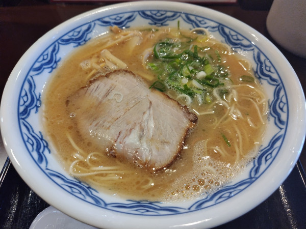 「らぁめん　：バリカタ」@博多麺房 赤のれん 西麻布本店の写真