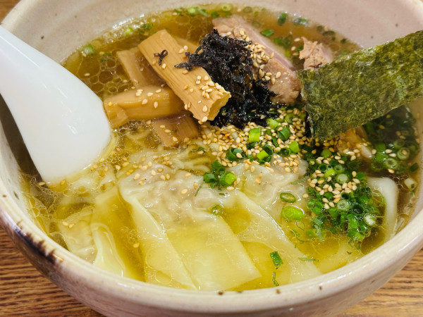 「海老塩ワンタンめん 950円」@ひなたやの写真