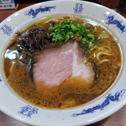 ストロング醤油豚骨ラーメン　：硬め