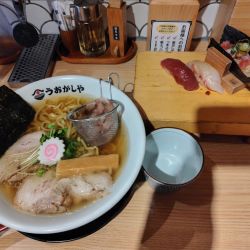 【限定】追いかつおラーメン＋赤酢にぎり鮨３貫　並盛り