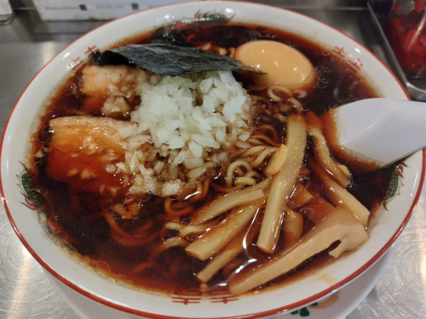 「竹岡式ラーメン　＋味玉：サービス」@まる竹の写真