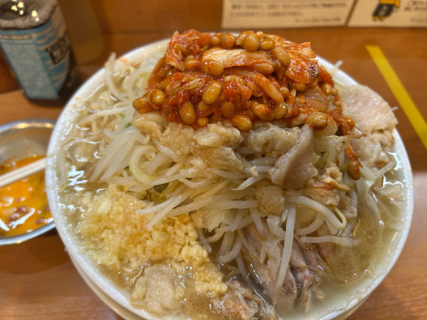 「大ラーメン(全マシ)+納豆キムチ+生卵」@ラーメンBoo Boo太郎。の写真