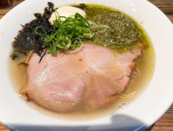 「味玉牡蠣塩ラーメン」@むかん 池袋の写真