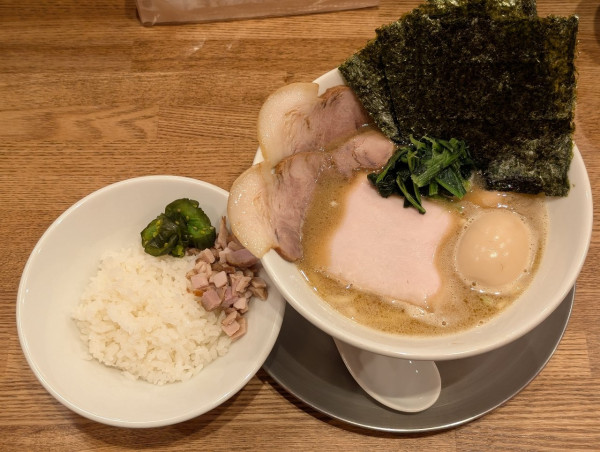 「なま醤油とんこつ味玉スタミナライス小」@なま醤油とんこつ フルスイングの写真