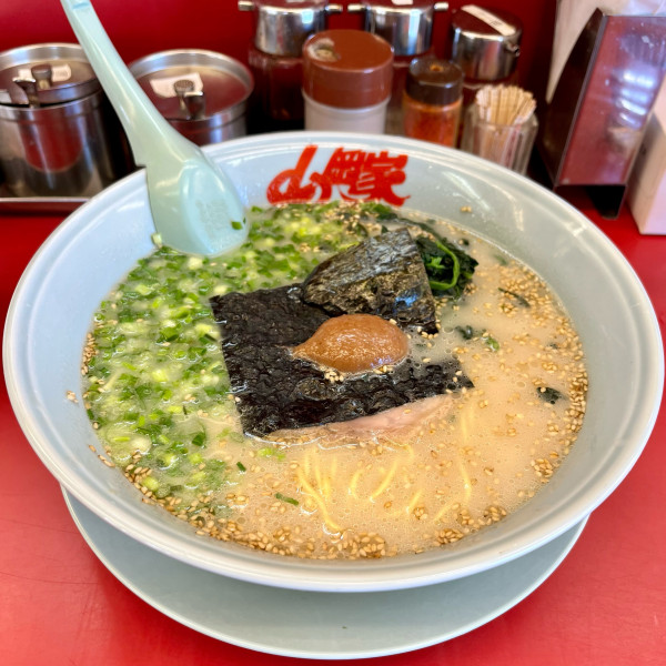 「朝ラーメン〝中盛〟」@ラーメン山岡家 長浜店の写真