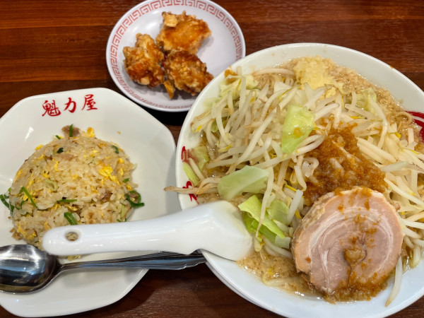 「にんにく背脂醤油ラーメン」@ラーメン魁力屋 府中白糸台店の写真