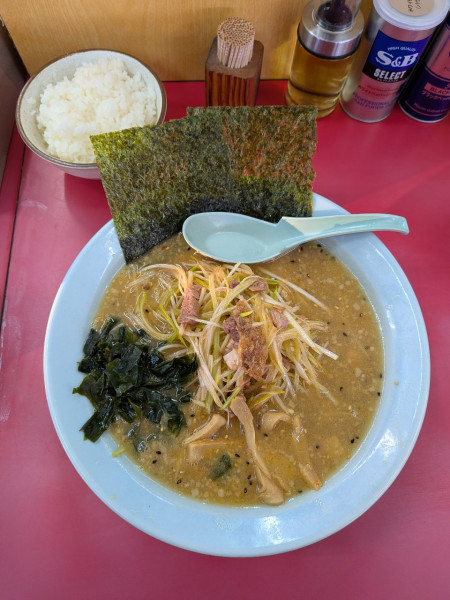 「ネギみそラーメン + 半ライス」@ラーメンショップ 犬塚本店の写真