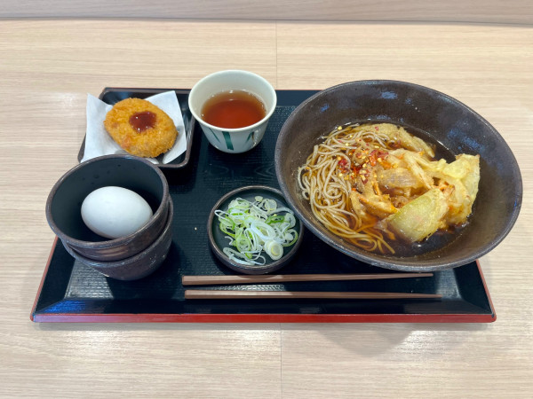 「朝そば450円 温玉 かき揚げ天」@ゆで太郎 船橋南口店の写真