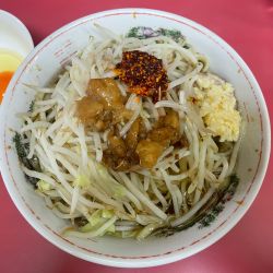 大ラーメン ¥950 生たまご ¥50