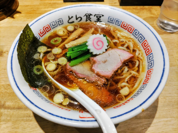 「手打中華そば 890円」@とら食堂 福岡分店の写真